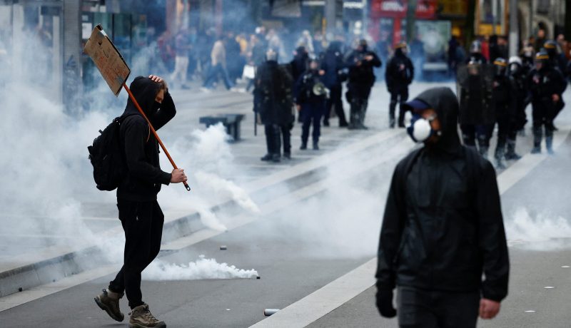 ماكرون يؤكد مضيه في إصلاحاته دون الرضوخ للعنف