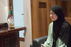 بالصور.. شابة فرنسية تعلن إسلامها بمسجد وهران وتختار سندس إسما لها