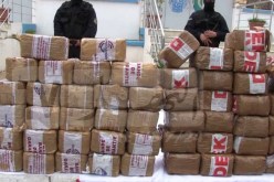 وهران: الإطاحة بشبكة دولية لتهريب المخدرات وحجز 85 كلغ ومليارين ونصف سنتيم