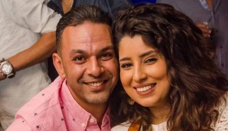 طليق أيتن عامر يعتدي عليها بالضرب مع والدتها العجوز ويخطف طفليها!