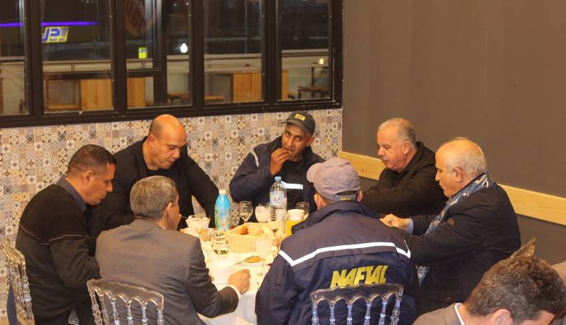 المدير العام لنفطال يشارك عمال محطة خدمات سيدي الكبير مائدة إفطار رمضاني
