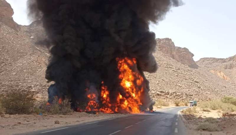 إخماد حريق شاحنة وقود وإنقاذ شخص في تمنراست