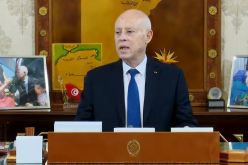 الرئيس التونسي يرد بقوة على شائعات مرضه.. ويتوعد معارضيه