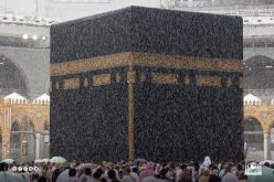 أمطار الخير تنهمر على ضيوف الرحمان بمكة