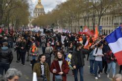 بعد فشل المفاوضات بين الحكومة والنقابات.. التصعيد في شوارع فرنسا