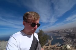 بالفيديو.. صدق التجار الجزائريين يصدم سائحا فرنسيا