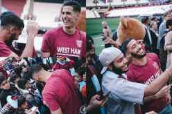 بن رحمة يشارك الجالية المسلمة الإفطار بملعب واست هام