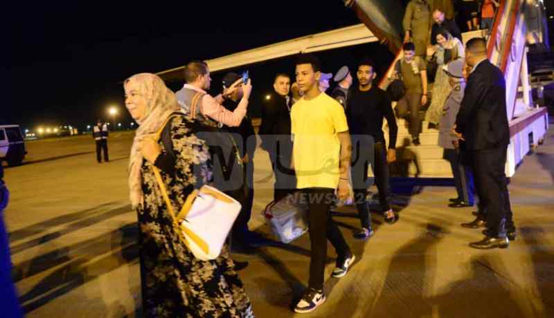 وصول 94 رعية جزائرية إلى الجزائر تم إجلاؤهم من السودان