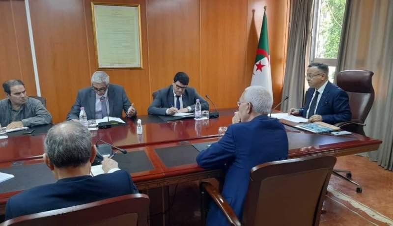 من أجل تطوير إنتاج الحبوب.. وزير التعليم العالي يلتقي فوج التفكير والعمل