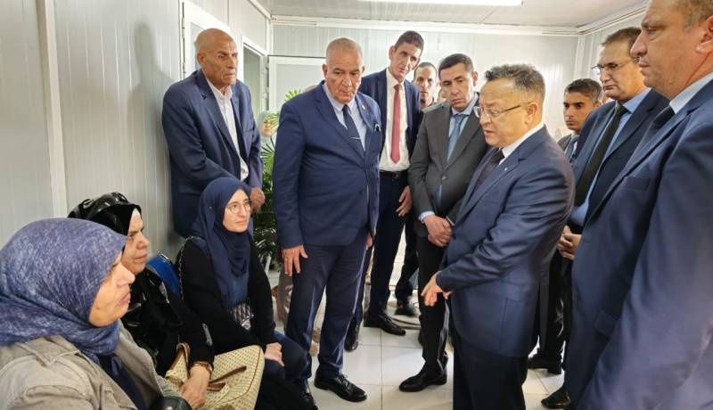 وزير التعليم العالي يلقي النظرة الأخيرة على جثمان الطالبة المتوفاة بإقامة المعالمة3
