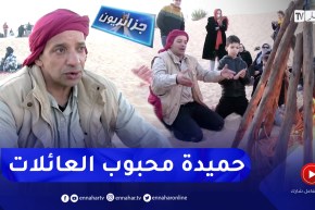 جزائريون: أحميدة .. مرشد سياحي يصنع البهجة وسط السياح