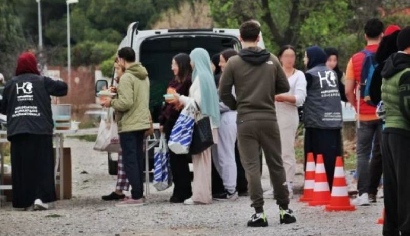 بالفيديو.. هكذا يحصل الطلبة الجزائريون في فرنسا على وجبة الإفطار