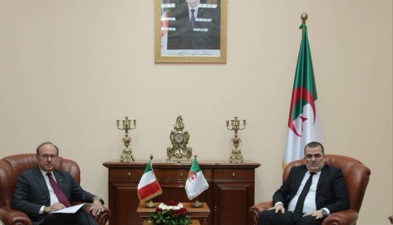 وزير العمل يستقبل سفير إيطاليا بالجزائر