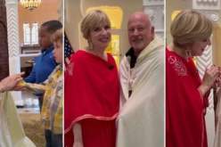 بالفيديو.. سفيرة أمريكا لدى الجزائر تمنح العيدية لأطفال السفارة