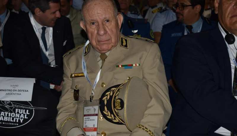 الفريق أول شنقريحة ينقل رسالة خطية من الرئيس تبون إلى الرئيس البرازيلي