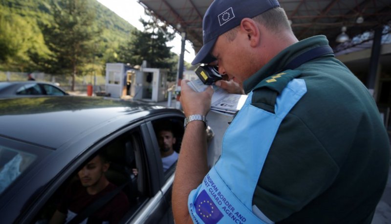 اليونان: اعتقال أكثر من 40 شخصًا يشتبه بانتمائهم لشبكة تهريب