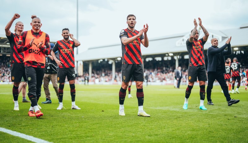 محرز يقود السيتي لخطف صدارة “البريميرليغ” مؤقتا