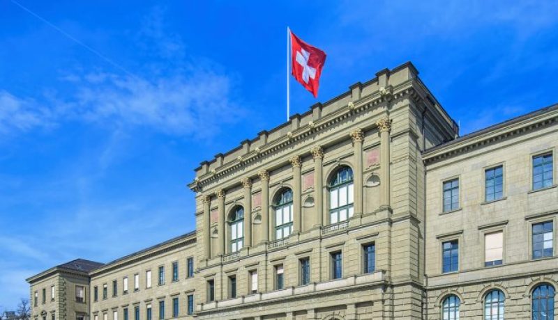 سويسرا تخفيف إجراءات تصاريح العمل للمهاجرين