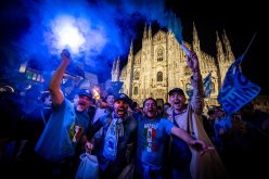 تتويج نابولي بالكالتشيو يخلف ضحية واحدة وأزيد من 200 إصابة