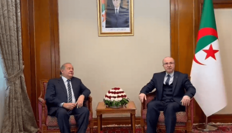 الوزير الأول يبحث تعزيز التعاون مع وزير الإقتصاد البرتغالي