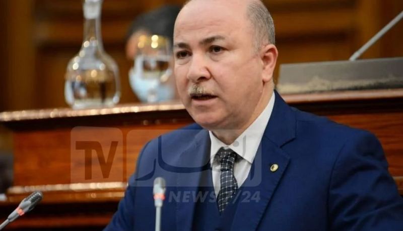 الوزير الأوّل يهنىء الطلبة الجزائريين: “دمتم فخرا لنا”