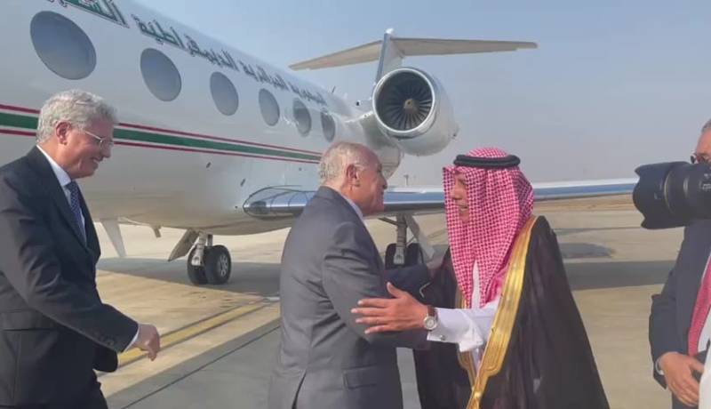 عطاف يحل بالسعودية للمشاركة في اجتماعات وزارية