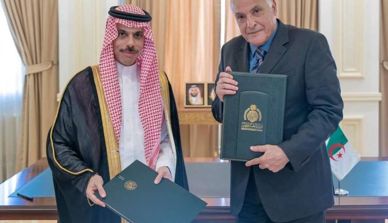 التوقيع على إتفاقية لإنشاء مجلس التنسيق الأعلى الجزائري-السعودي