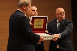 تكريم رئيس الجمهورية نظير جهوده في نصرة القضية الفلسطينية
