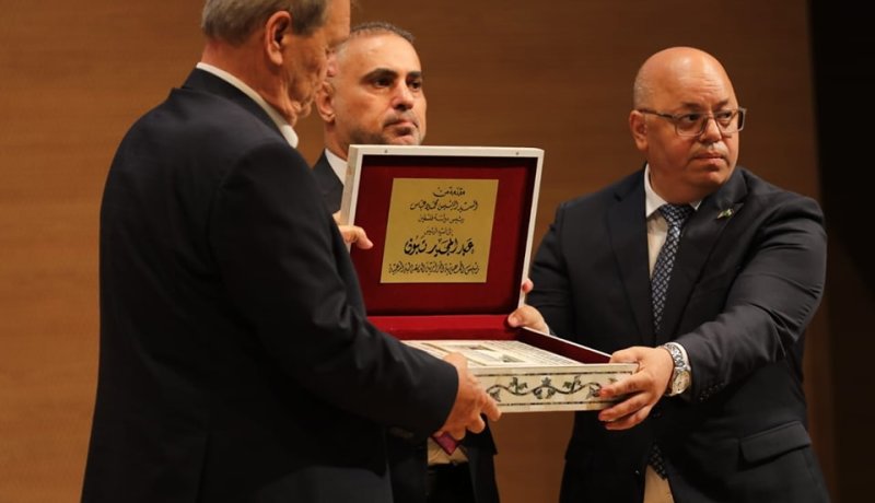 تكريم رئيس الجمهورية نظير جهوده في نصرة القضية الفلسطينية