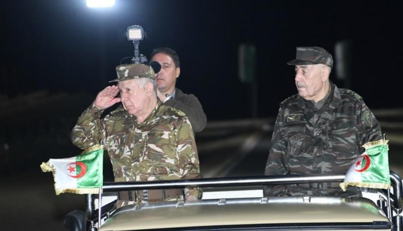 الفريق أول السعيد شنقريحة يشرف على تنفيذ تمرين تكتيكي ليلي بالذخيرة الحية