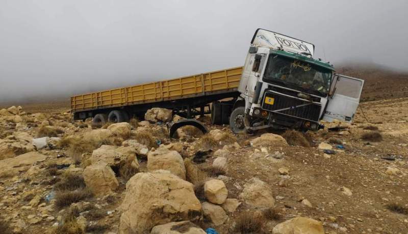 خنشلة: وفاة شخص وإصابة آخر إثر انحراف شاحنة بأولاد رشاش
