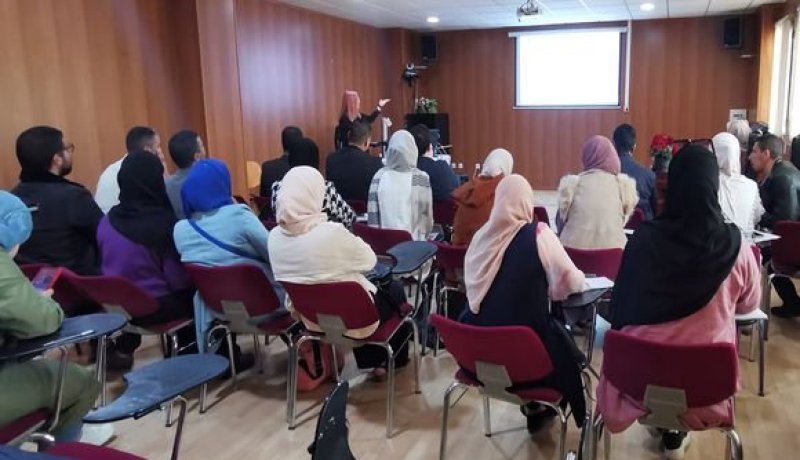 تبادل الخبرات العلمية مع أساتذة من البرتغال وبلغاريا بجامعة ميلة