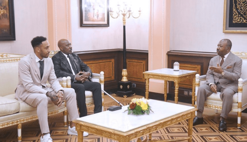 رئيس الغابون يطالب أوباميانغ بالعدول عن قرار الاعتزال دوليا