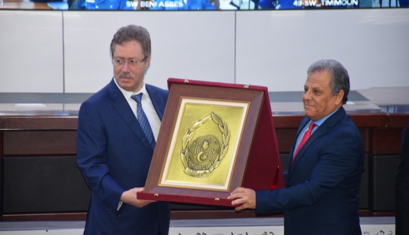 الأمن الوطني يكرم 4 أساتذة طبيون