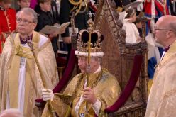 الملك تشارلز يعتلي عرش بريطانيا في تتويج تاريخي