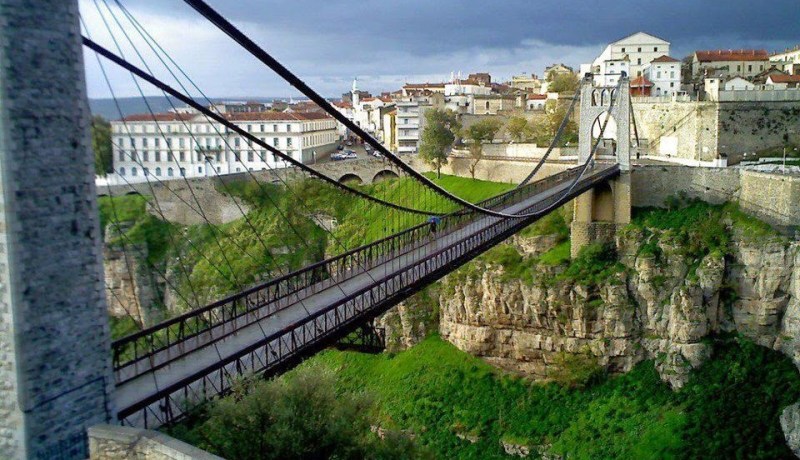 قسنطينة.. تواصل عملية البحث عن شخص سقط من أحد الجسور