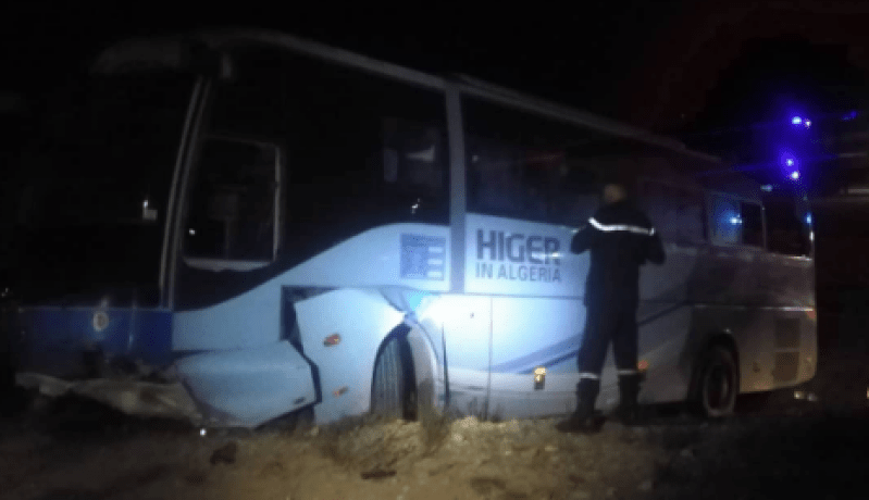 الجلفة: وفاة شخص و10 جرحى إثر انحراف حافلة لنقل المسافرين