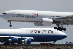 رُعب في السماء.. فتح باب طائرة في الجو وهذا ما حصل!