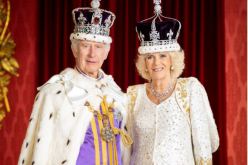 ملك بريطانيا وزوجته يبعثان برسالة بعد التتويج