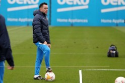 بالفيديو.. تشافي يستعرض مهاراته الفنية خلال تدريبات البارصا