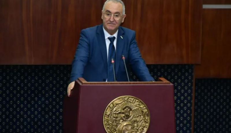 وزير المالية يقدم مشروع قانون لتأطير الصفقات العمومية