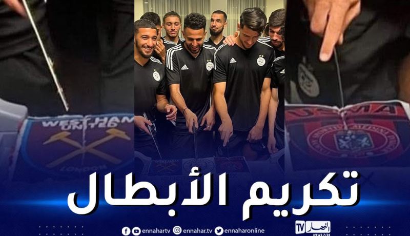 تكريم محرز وبن رحمة وبلعيد من طرف لاعبي الخضر