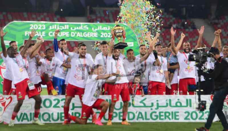 لاعبو أولمبي الشلف يجمعون :”سعداء ونهدي الفوز للأنصار”