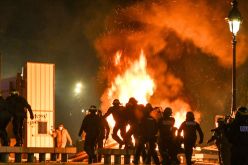 ماكرون يعقد إجتماع أزمة جديد بعد ليلة ثالثة من أعمال الشغب