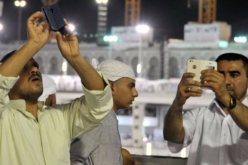 الأزهر يستنكر صُور السيلفي أمام الكعبة