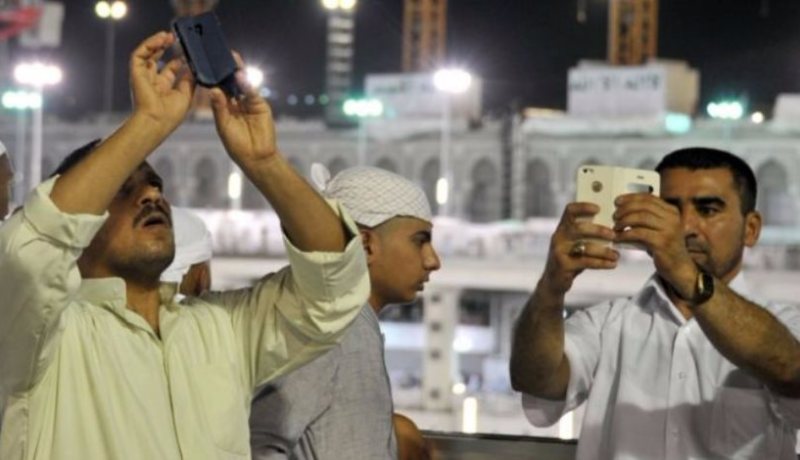 الأزهر يستنكر صُور السيلفي أمام الكعبة