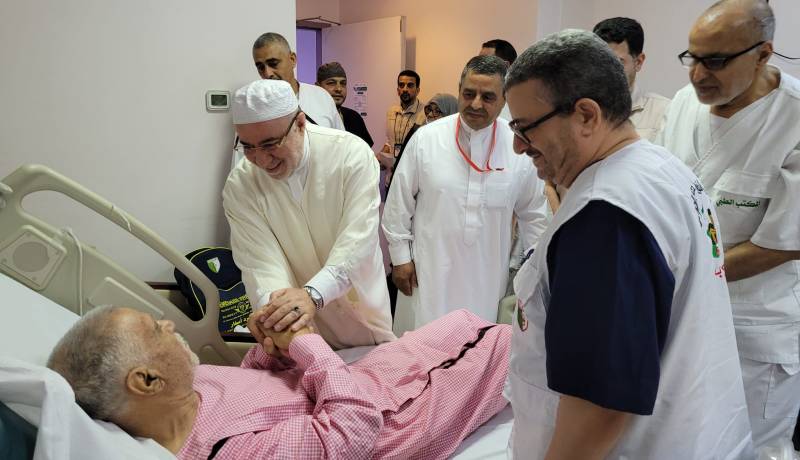 بلمهدي يزور الحجاج الجزائريين المرضى بمستشفى مكة المكرمة