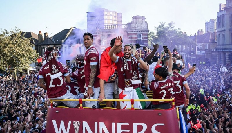 بالفيديو.. استقبال تاريخي للبطل بن رحمة ورفاقه في لندن