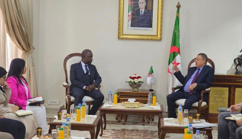 وزير الداخلية يشيد بعمل المجلس الأعلى للشباب