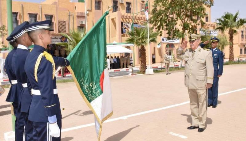 اللواء محمد عجرود يشرف على تخرج الدفعات بمدرسة أشبال الأمة بتمنراست